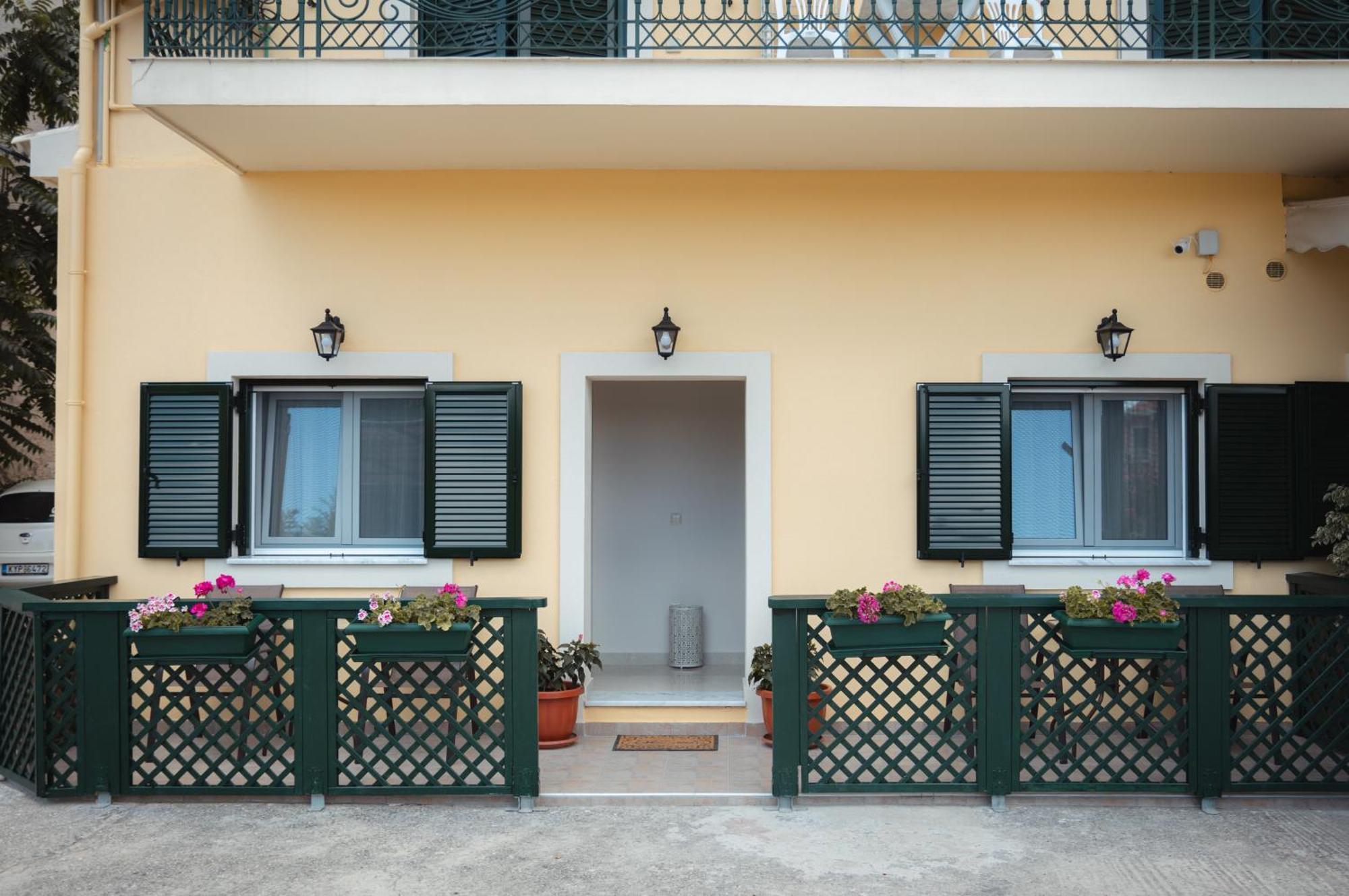 Nostalgia Corfu Town Apartments Екстер'єр фото