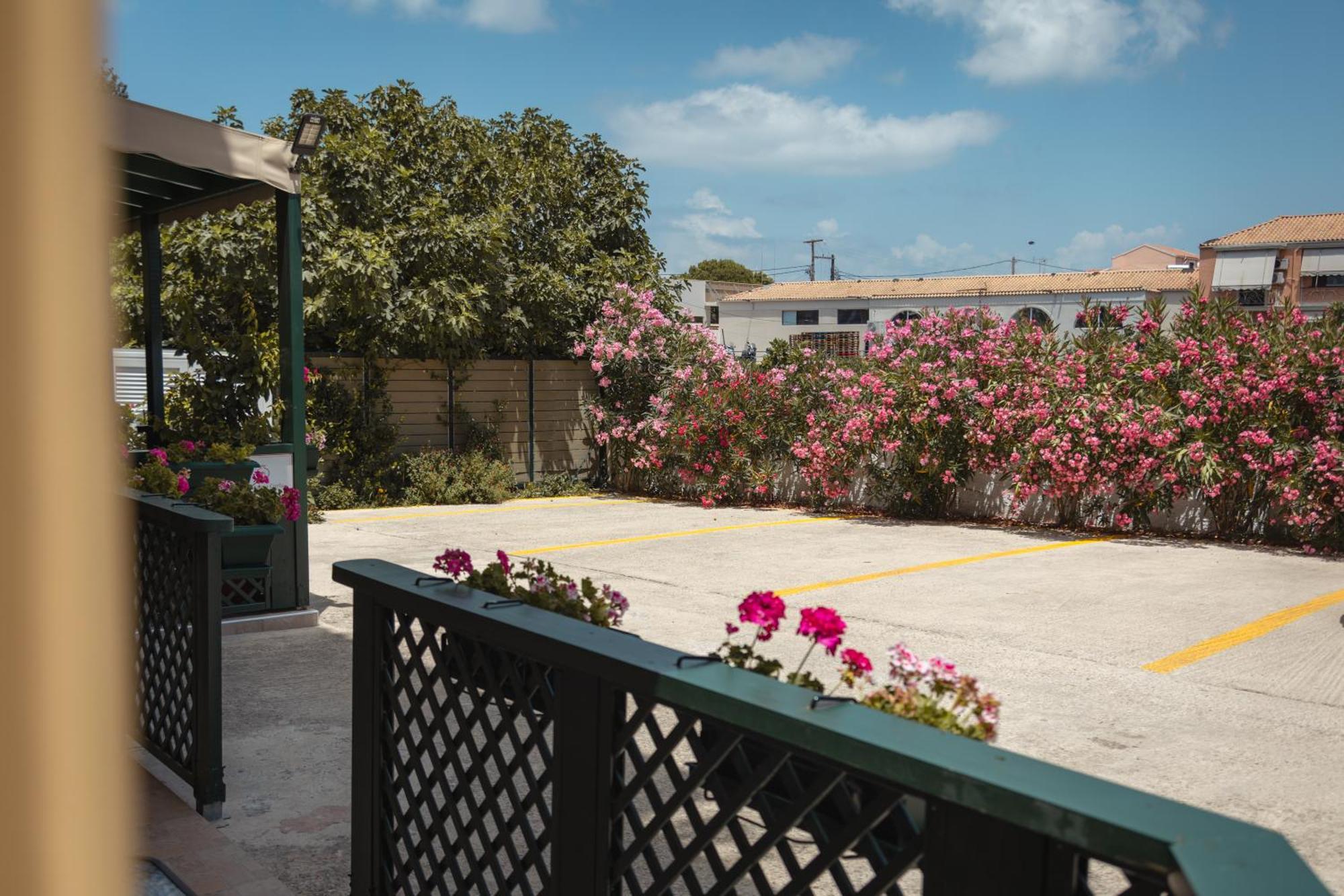 Nostalgia Corfu Town Apartments Екстер'єр фото